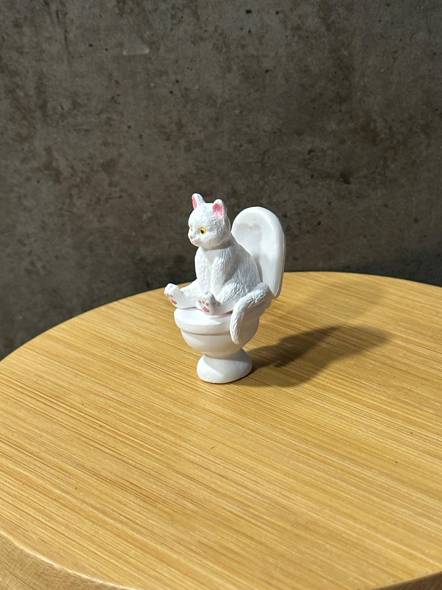 Cat on a Toilet - Halaman Habitat -
